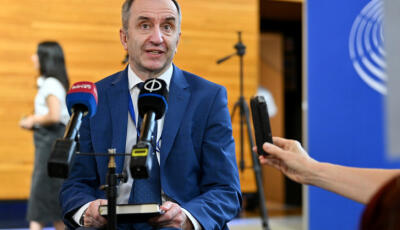 &Uacute;j fideszes k&eacute;pviselő tesz esk&uuml;t h&eacute;tfőn a parlamentben