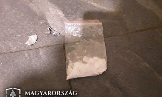 Lak&oacute;hely&eacute;ről ter&iacute;tette a krist&aacute;ly a b&aacute;csalm&aacute;si d&iacute;ler