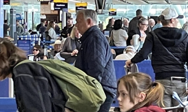 Orb&aacute;n Viktor Facebookja &eacute;lőzte Hank&oacute; kivonul&aacute;s&aacute;t, mik&ouml;zben ő Belfastban n&eacute;zte a meccset