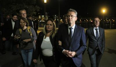 Őrizetbe vett&eacute;k &eacute;s Kecskem&eacute;tre sz&aacute;ll&iacute;tott&aacute;k Hank&oacute; Bal&aacute;zst