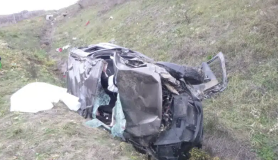 &Aacute;rokba csap&oacute;dott egy szem&eacute;lyaut&oacute; az 55-&ouml;s fő&uacute;ton