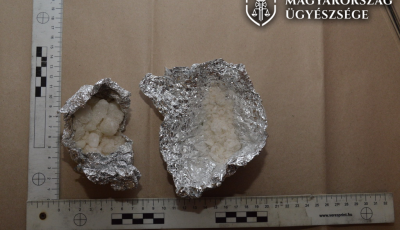 Csal&aacute;di drog&uuml;zletből lett egyszem&eacute;lyes biznisz: krist&aacute;lyt &eacute;s marihu&aacute;n&aacute;t is &aacute;rult a kecskem&eacute;ti f&eacute;rfi