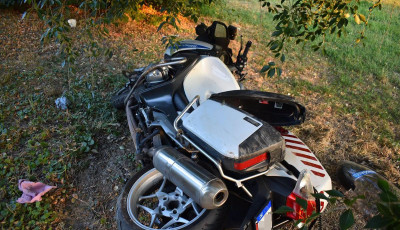Rendőraut&oacute;k elől menek&uuml;lt Baj&aacute;n, motoros j&aacute;rőrt tarolt le, majd droggal a zseb&eacute;ben kapt&aacute;k el
