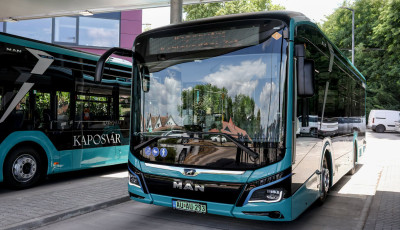 Megérkeztek Kaposvárra az első elektromos buszok, hamarosan a teljes flottát lecserélik