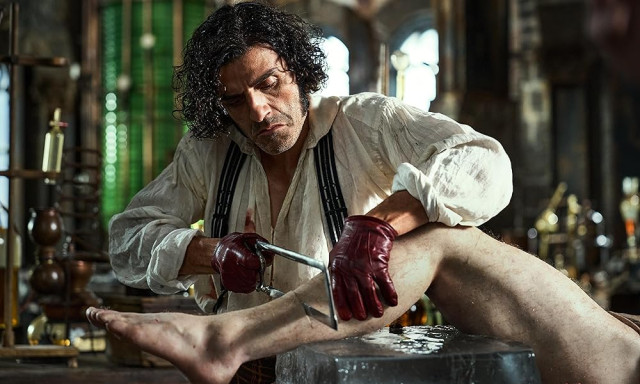 P&eacute;csi műhely k&eacute;sz&iacute;tette az Oscar-d&iacute;jas Frankenstein kesztyűit