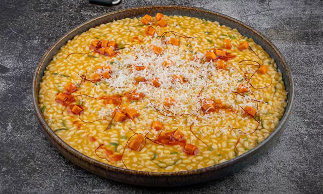 Egy kis h&eacute;tv&eacute;gi eb&eacute;dterv: s&uuml;tőt&ouml;k&ouml;s rizott&oacute; zs&aacute;ly&aacute;val &eacute;s pir&iacute;tott di&oacute;val