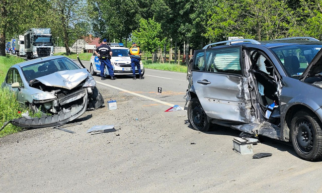 H&aacute;rom aut&oacute; ment egym&aacute;snak a 44-es fő&uacute;ton