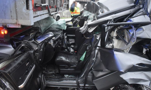 K&eacute;t kamion &eacute;s egy szem&eacute;lyaut&oacute; &uuml;tk&ouml;z&ouml;tt &ouml;ssze az M5-&ouml;s aut&oacute;p&aacute;ly&aacute;n