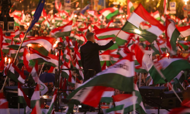 Dokumentumfilm k&eacute;sz&uuml;l Magyar P&eacute;terről - M&aacute;rciusban &eacute;rkezik a mozikba a Tavaszi sz&eacute;l