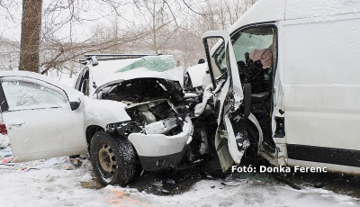 Hal&aacute;los baleset t&ouml;rt&eacute;nt a 44-es fő&uacute;ton