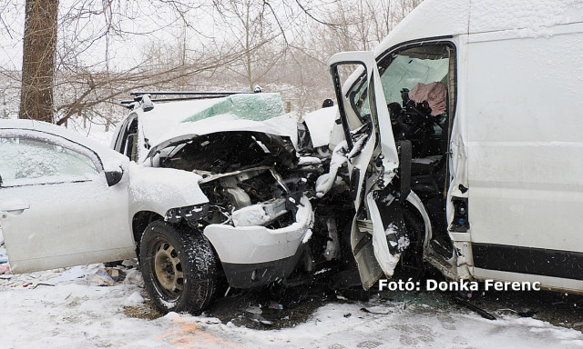 Hal&aacute;los baleset t&ouml;rt&eacute;nt a 44-es fő&uacute;ton