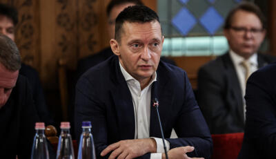 Nyomoz&aacute;s indult a Rog&aacute;n Antal f&eacute;le leteleped&eacute;si k&ouml;tv&eacute;nyek miatt