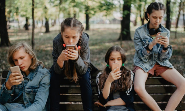 IDEA-felm&eacute;r&eacute;s: a magyarok nagy r&eacute;sze t&aacute;mogatn&aacute; a 16 &eacute;ven aluliak k&ouml;z&ouml;ss&eacute;gim&eacute;dia-tilalm&aacute;t