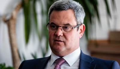 Tak&aacute;cs P&eacute;ter t&ouml;rv&eacute;nyjavaslatot ny&uacute;jtott be, hogy &aacute;famentesek legyenek a gy&oacute;gyszerek