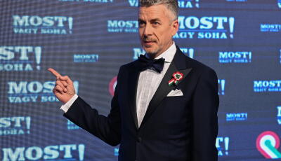 K&ouml;lts&eacute;gvet&eacute;si csal&aacute;s gyan&uacute;ja miatt nyomoz&aacute;st ind&iacute;tott a NAV R&aacute;kay Philip Most vagy soha! c&iacute;mű filmje miatt