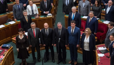 T&aacute;vozik posztj&aacute;r&oacute;l a k&ouml;zm&eacute;dia egyik kurat&oacute;riumi tagja Magyar P&eacute;ter felsz&oacute;l&iacute;t&aacute;s ut&aacute;n