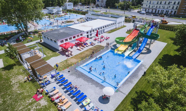 Sz&eacute;kesfeh&eacute;rv&aacute;ron ingyeness&eacute; v&aacute;lik a v&aacute;rosi strand a k&aacute;nikula legforr&oacute;bb &oacute;r&aacute;iban a helyiek sz&aacute;m&aacute;ra