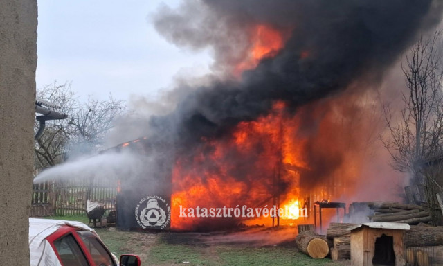 Lakatlan h&aacute;zban keletkezett tűz J&aacute;noshalm&aacute;n