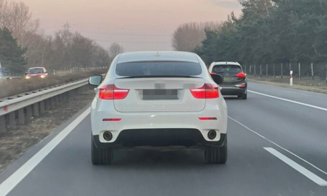 &Aacute;ron alul akart t&uacute;ladni a kecskem&eacute;ti aut&oacute;keresked&eacute;sből lopott aut&oacute;n