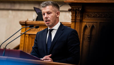 Magyar P&eacute;ter megsz&uuml;ntetn&eacute; a k&eacute;pviselők mentelmi jog&aacute;t k&ouml;zv&aacute;das &uuml;gyekben