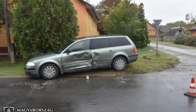 Jogsi n&eacute;lk&uuml;l karambolozott, azt&aacute;n sim&aacute;n elhajtott a helysz&iacute;nről