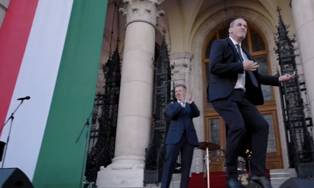 Alternat&iacute;v mozg&aacute;sműv&eacute;szeti d&iacute;jat kapott a t&aacute;nc n&eacute;pszerűs&iacute;t&eacute;s&eacute;&eacute;rt Hegedűs Zsolt