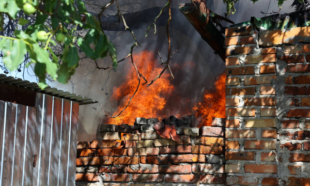 Teljes terjedelm&eacute;ben &eacute;gett egy mell&eacute;k&eacute;p&uuml;let Tiszak&eacute;csk&eacute;n