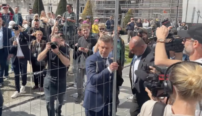 Magyar előbb elbontotta a kordont a Karmelita elől, majd bejelentette, szabadon l&aacute;togathat&oacute; lesz az &eacute;p&uuml;let - VIDE&Oacute;