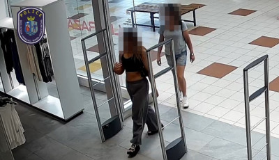 Dupl&aacute;zni akartak - Anya &eacute;s l&aacute;nya j&aacute;rt r&aacute; a kecskem&eacute;ti ruhabolt cuccaira