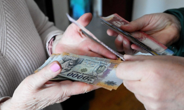 A parlament megszavazta a 14. havi nyugd&iacute;j bevezet&eacute;s&eacute;t