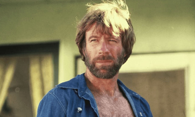 Meghalt Chuck Norris, az akci&oacute;filmek legend&aacute;ja