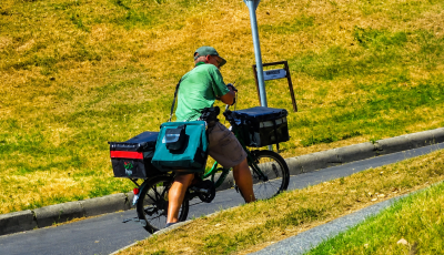 K&eacute;t post&aacute;s is meghalt a rekkenő hős&eacute;g idej&eacute;n, munka k&ouml;zben