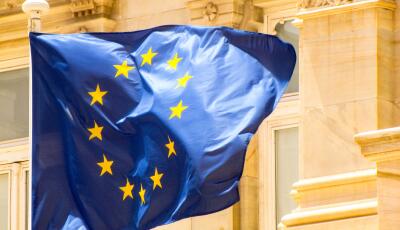 T&ouml;bb mint 700 milli&oacute; eur&oacute;s s&uuml;rgőss&eacute;gi seg&eacute;lycsomagot k&uuml;l&ouml;n&iacute;t el glob&aacute;lis v&aacute;ls&aacute;gok kezel&eacute;s&eacute;re az EU