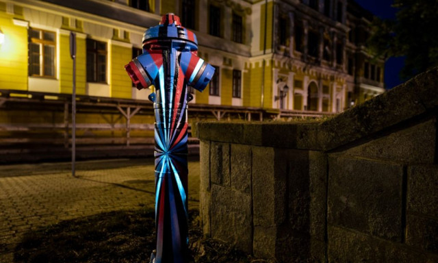 Ez a megyesz&eacute;khely festett tűzcsapokkal dobja fel a mindennapokat