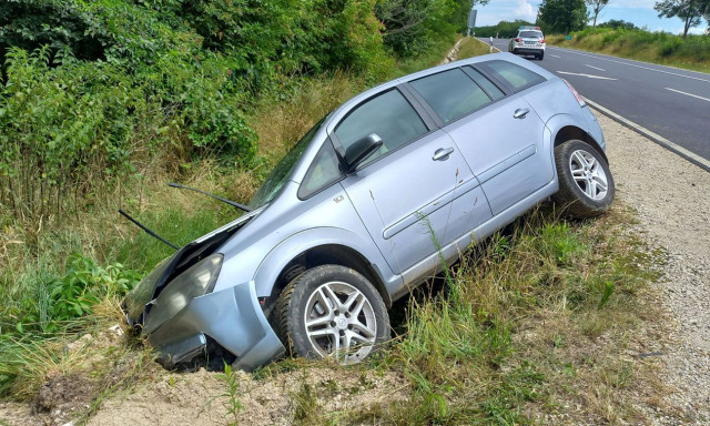 &Aacute;rokba hajtott egy szem&eacute;lyg&eacute;pkocsi Dunaf&ouml;ldv&aacute;ron