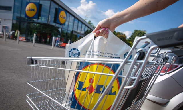 &Uacute;j bev&aacute;s&aacute;rl&oacute;kocsik a Lidlben - Mostant&oacute;l nem gurulnak ak&aacute;rmeddig