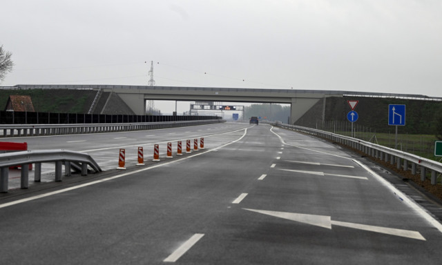 Harminc &eacute;v ut&aacute;n c&eacute;lba &eacute;rt a terv: elk&eacute;sz&uuml;lt az M5-&ouml;s kunsz&aacute;ll&aacute;si lehajt&oacute;ja