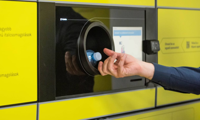 Visszav&aacute;ltott palackokkal tr&uuml;kk&ouml;z&ouml;tt egy kecskem&eacute;ti &aacute;ruh&aacute;z alkalmazottja, k&ouml;zel 2 milli&oacute; forintot csalt &ouml;ssze