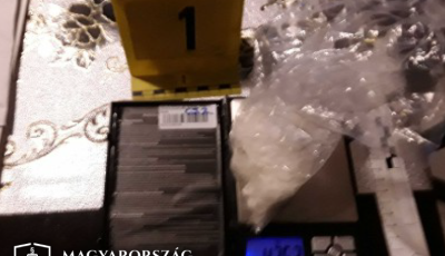 Krist&aacute;llyal &uuml;zleteltek: drogh&aacute;l&oacute;zatot sz&aacute;moltak fel B&aacute;cs-Kiskunban