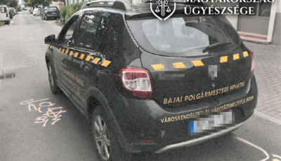 Sal&aacute;t&aacute;s l&aacute;d&aacute;val t&aacute;madt a k&ouml;zter&uuml;let-fel&uuml;gyelőkre a bajai boltos