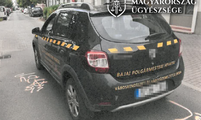Sal&aacute;t&aacute;s l&aacute;d&aacute;val t&aacute;madt a k&ouml;zter&uuml;let-fel&uuml;gyelőkre a bajai boltos