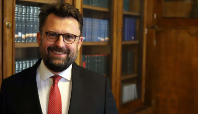 Dr. Sonnevend P&aacute;lt jel&ouml;li a Tisza alkotm&aacute;nyb&iacute;r&oacute;nak