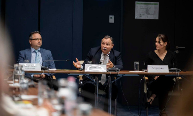 Gajdos L&aacute;szl&oacute; rendk&iacute;v&uuml;li k&eacute;sz&uuml;lts&eacute;get rendelt el az asz&aacute;lyhelyzet miatt