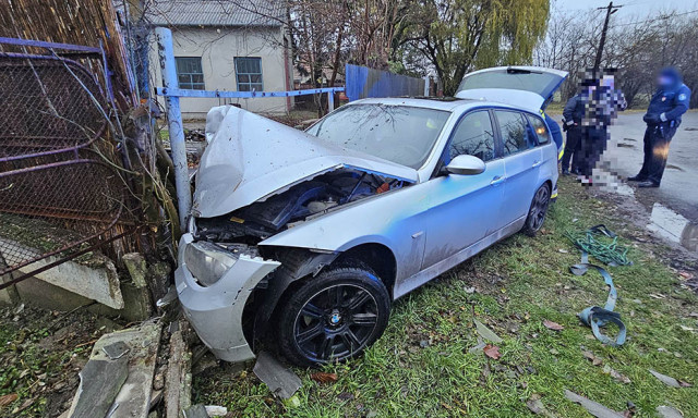 Ker&iacute;t&eacute;snek csap&oacute;dott egy szem&eacute;lyaut&oacute; Jakabsz&aacute;ll&aacute;sn&aacute;l