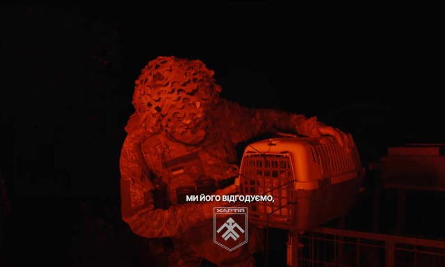 Katonai robottal mentettek ki egy bajba jutott macsk&aacute;t az ukr&aacute;n frontvonalr&oacute;l