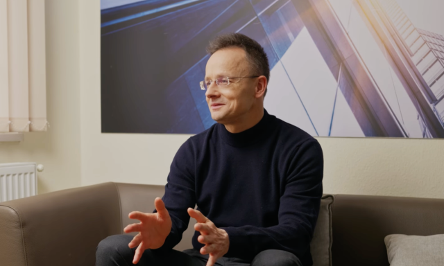 Lemondott parlamenti mand&aacute;tum&aacute;r&oacute;l Szijj&aacute;rt&oacute; P&eacute;ter