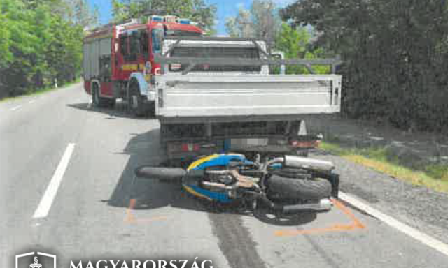 Motoros el&eacute; kanyarodott a teheraut&oacute;