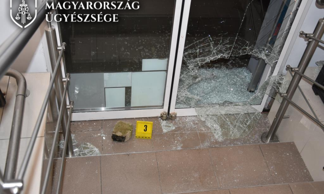 H&aacute;romszor is bet&ouml;rt ugyanabba a kiskunhalasi piaci b&uuml;f&eacute;be